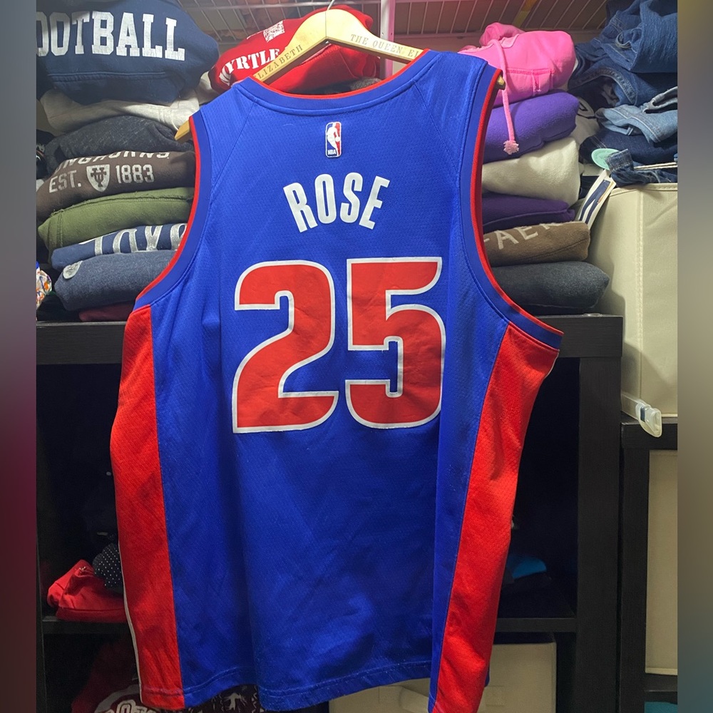 2019 Derrick Rose Nike Connect Detroit Pistons Jersey.